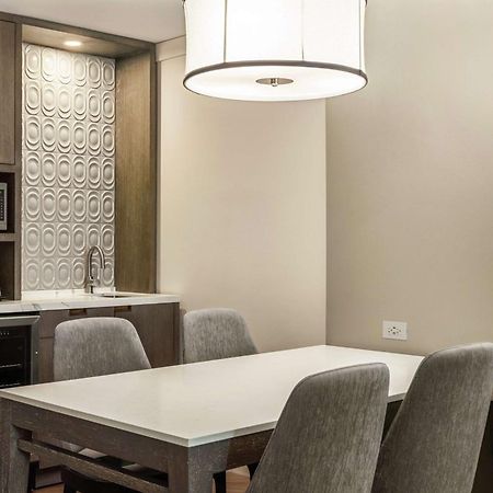 Hilton Grand Vacations Club Chicago Magnificent Mile Hotel Bagian luar foto