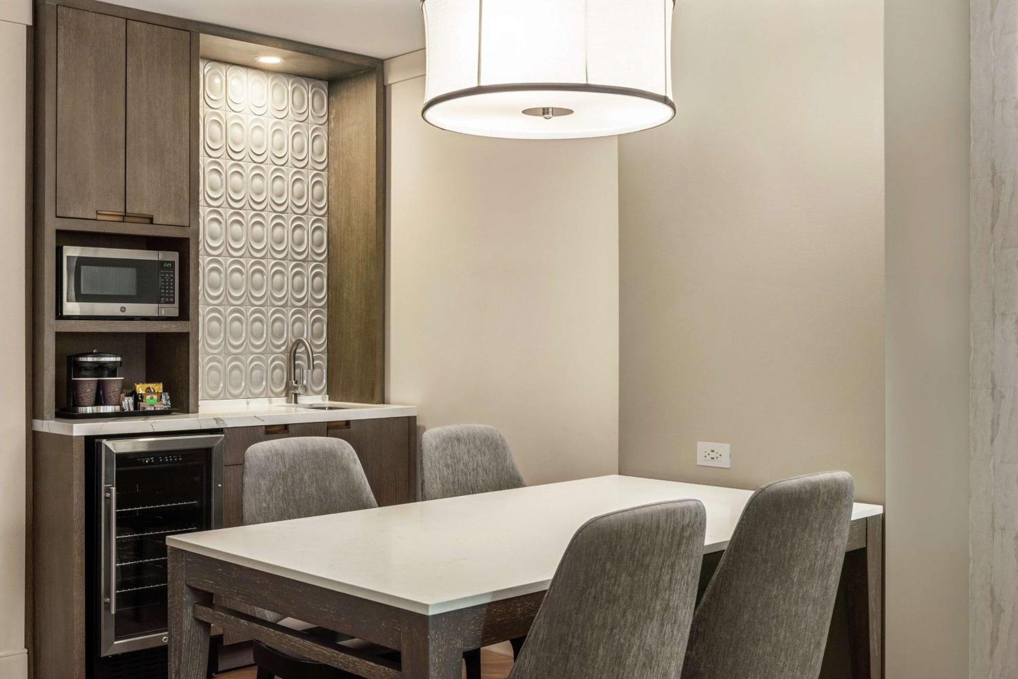 Hilton Grand Vacations Club Chicago Magnificent Mile Hotel Bagian luar foto