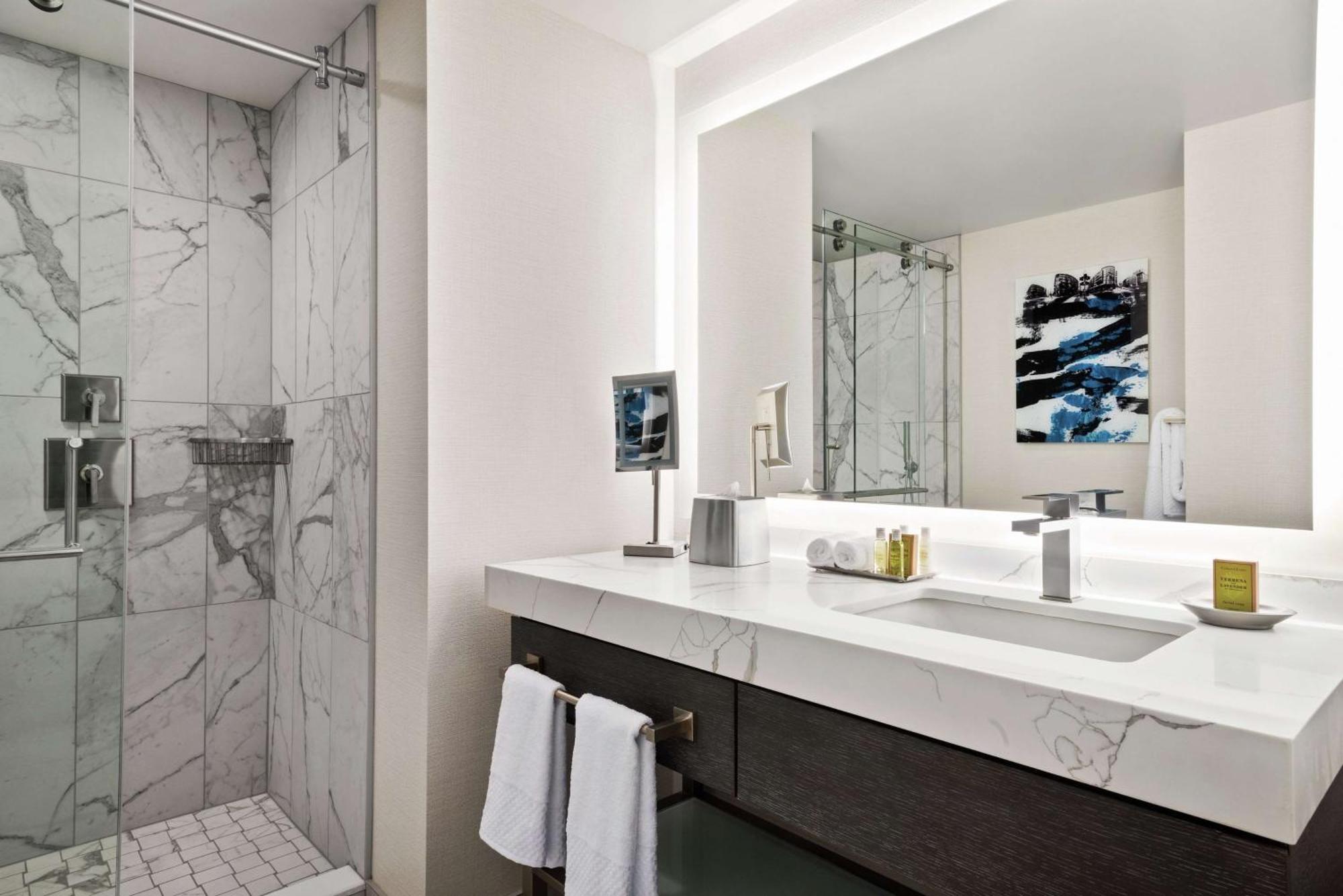 Hilton Grand Vacations Club Chicago Magnificent Mile Hotel Bagian luar foto