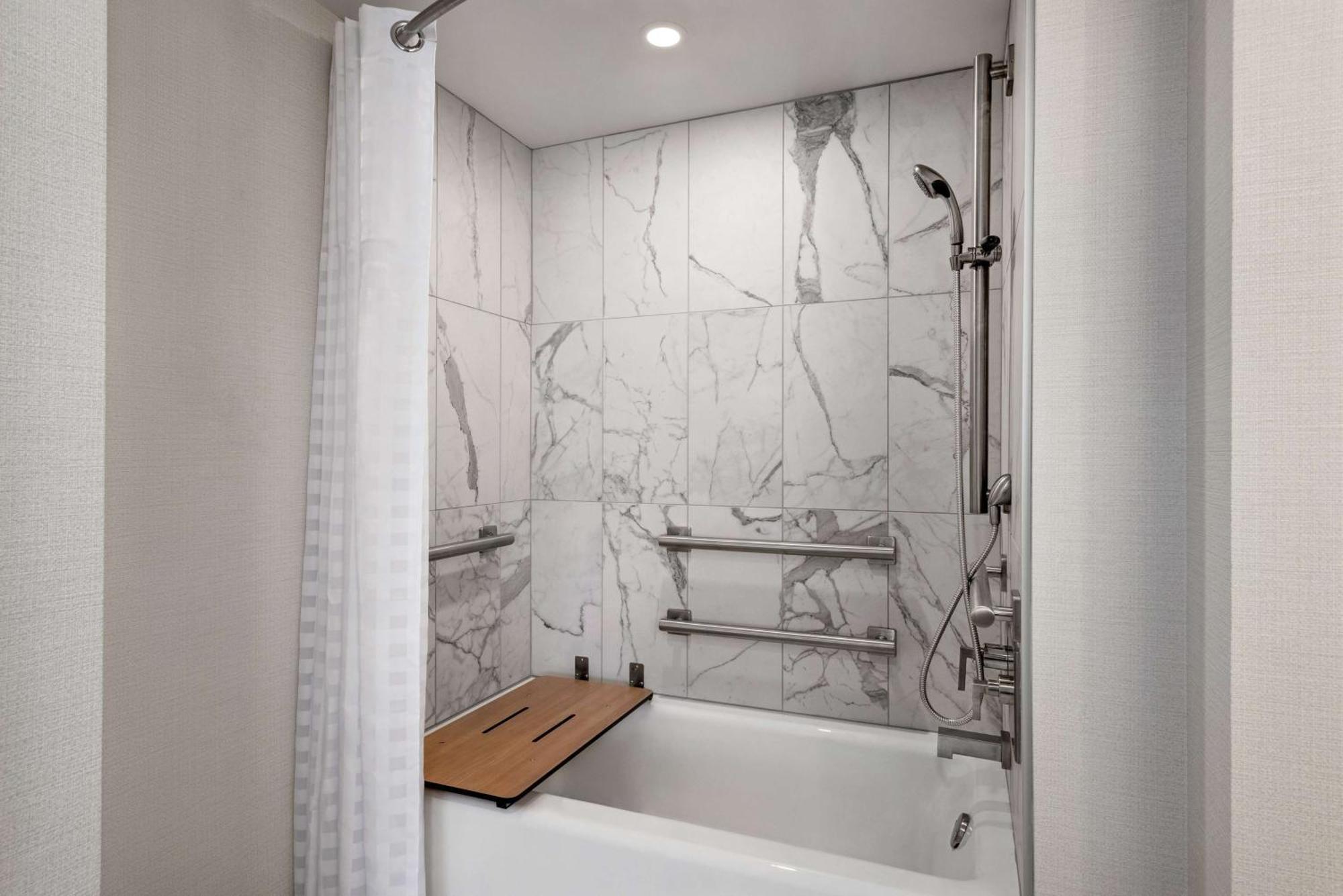 Hilton Grand Vacations Club Chicago Magnificent Mile Hotel Bagian luar foto